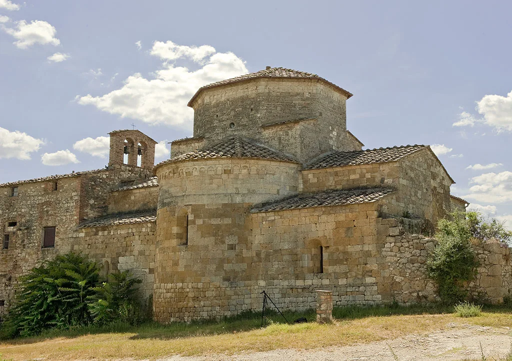 Abbazia di Santa Maria Assunta a Conèo (Badia a Coneo), Colle di Val d'Elsa: facciata e tiburio ottagonale romanici